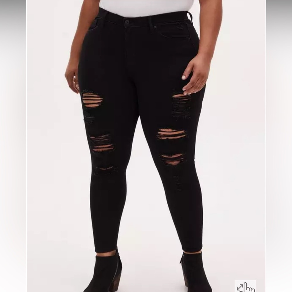 Torrid Sky High Skinny Premium Stretch High-Rise Black Distressed Jean Size 26XT